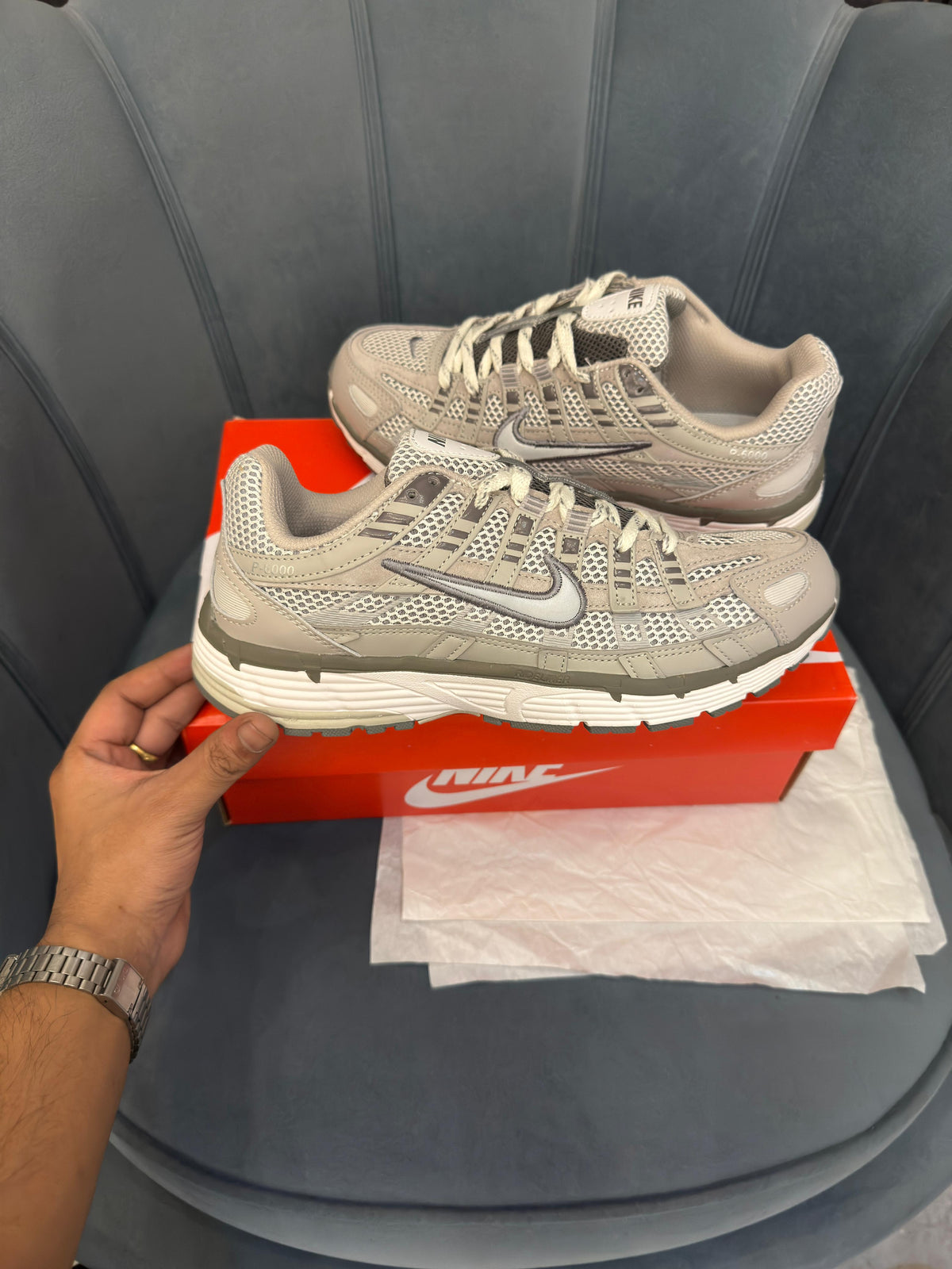NIKE P6000 TRAINER METALLIC GREY