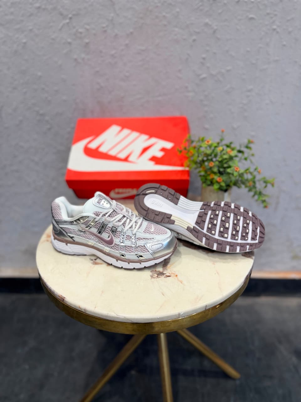 NIKE P6000 TRAINER METALLIC WINE SWOOSH
