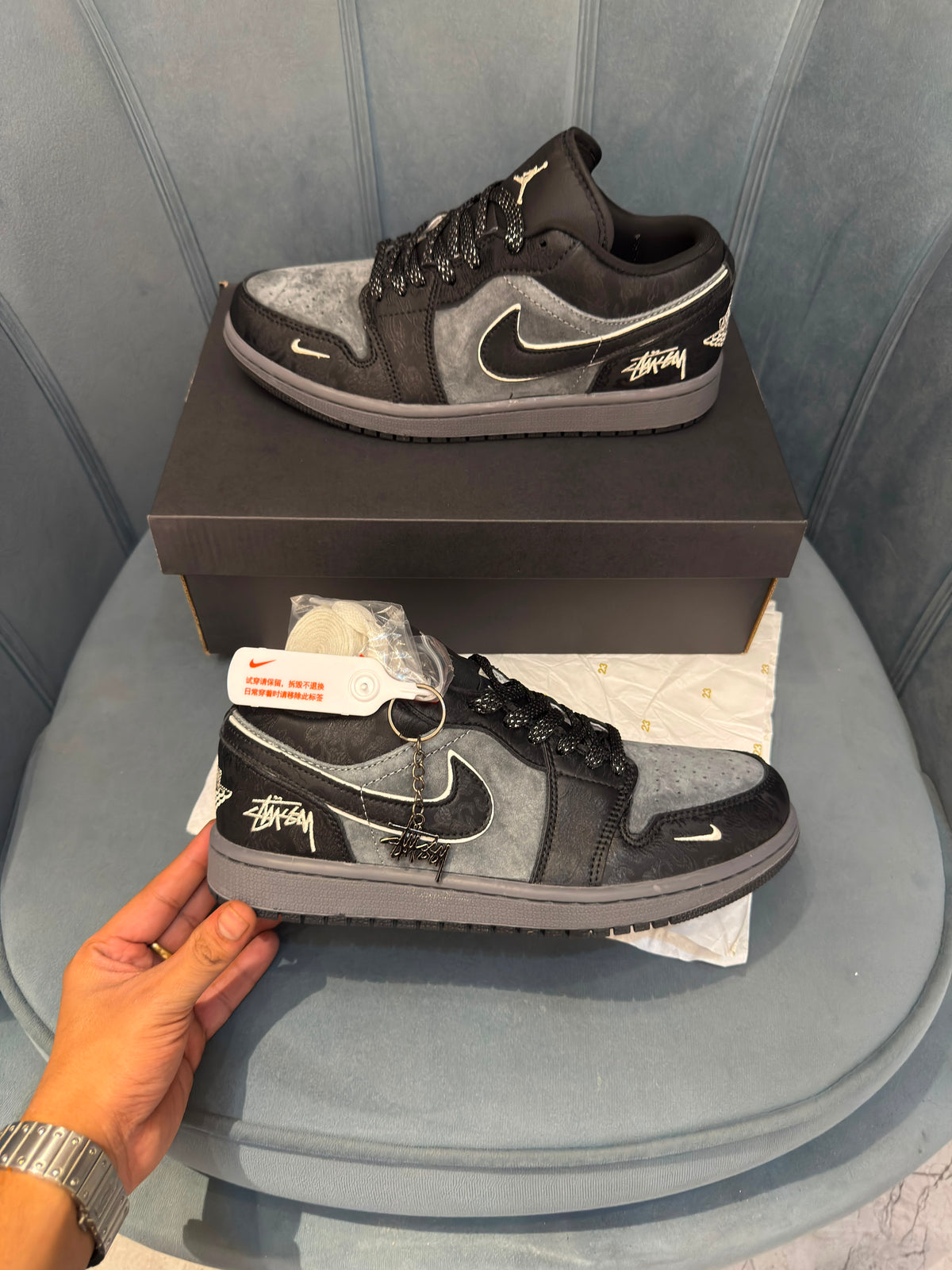 AIR JORDANS RETRO 1 X STUSSY PHANTOM