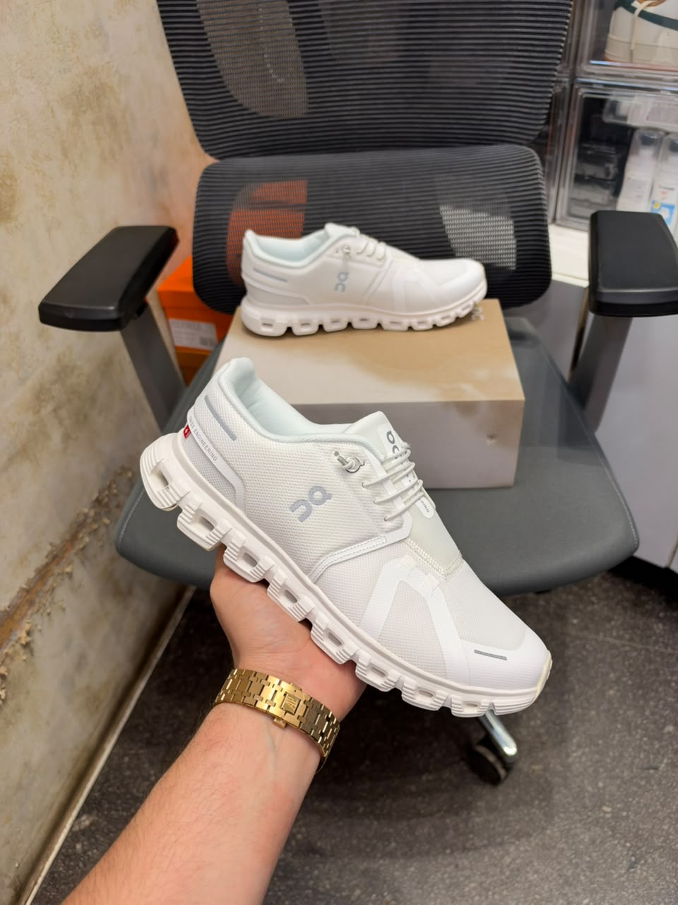 ON CLOUD 6 WATERPROOF RUNNING
