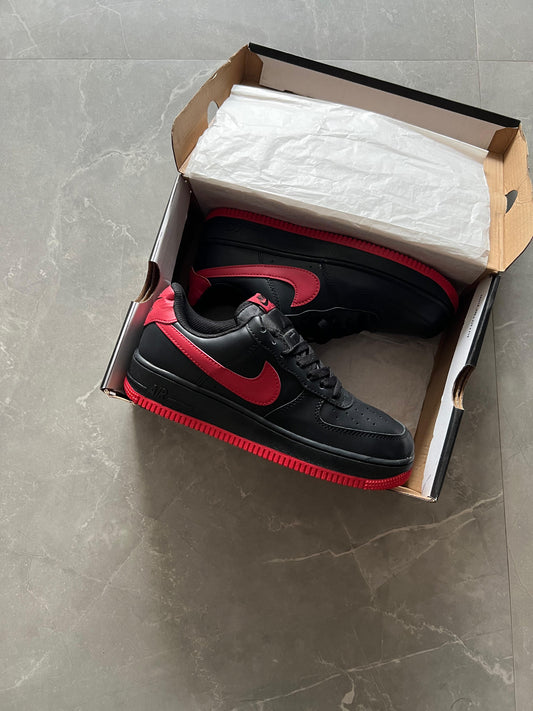 NIKE AIRFORCE 1