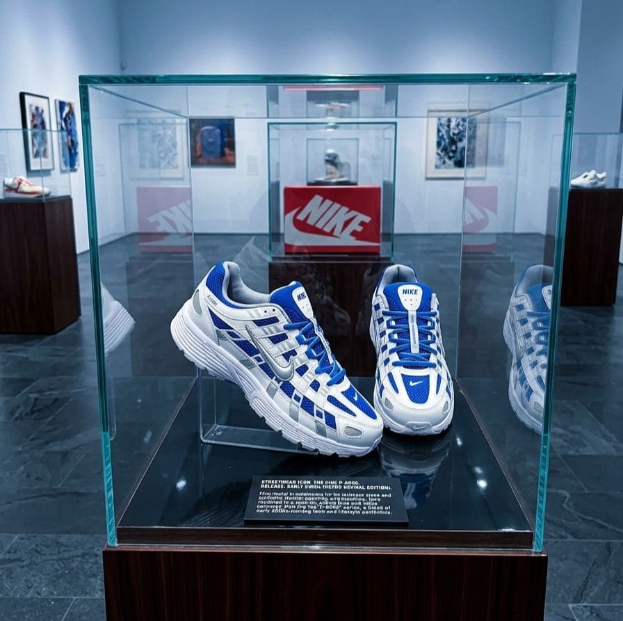 NIKE P6000 TRAINER METALLIC ROYAL BLUE