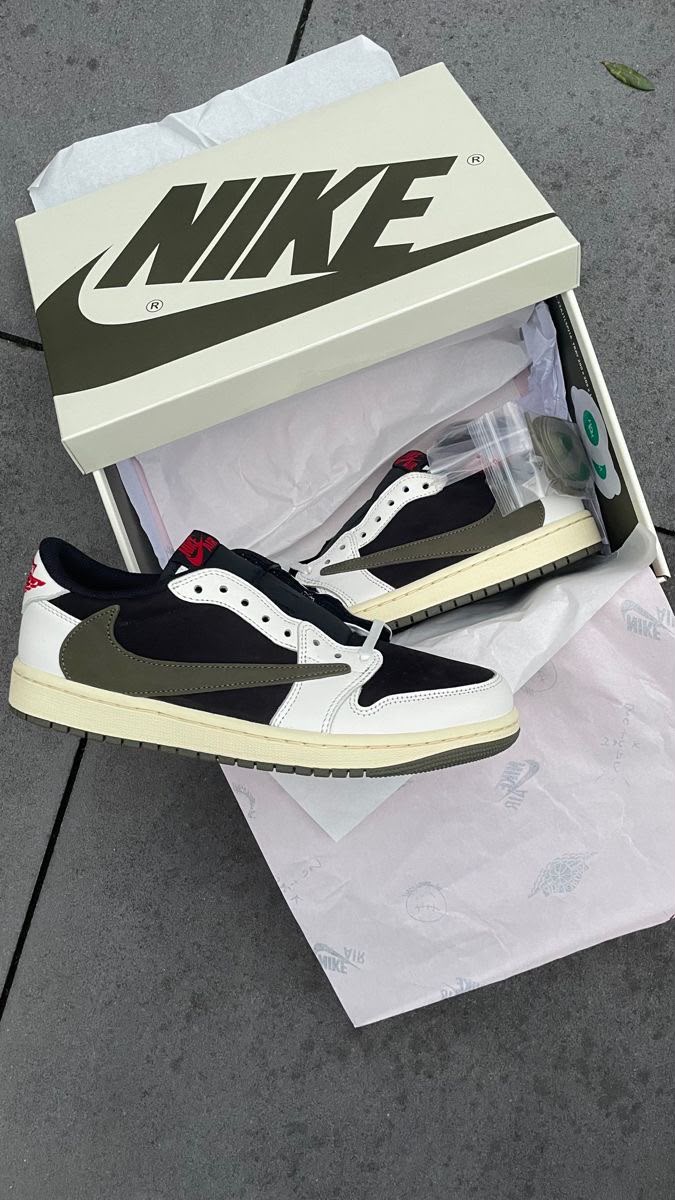 NIKE AIR JORDAN 1 LOW TRAVIS SCOTT OLIVE SEMI UA