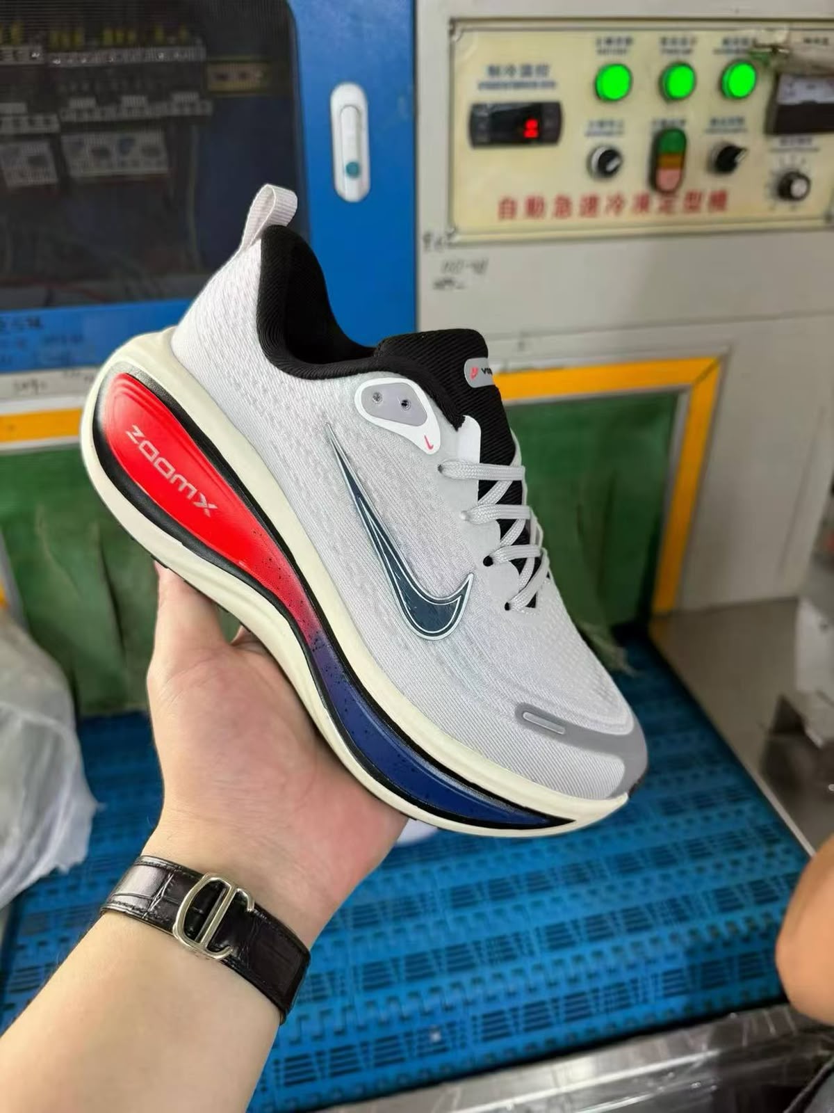 NIK VOMERO PLUS MULTI WHITE BLACK RACER BLUE