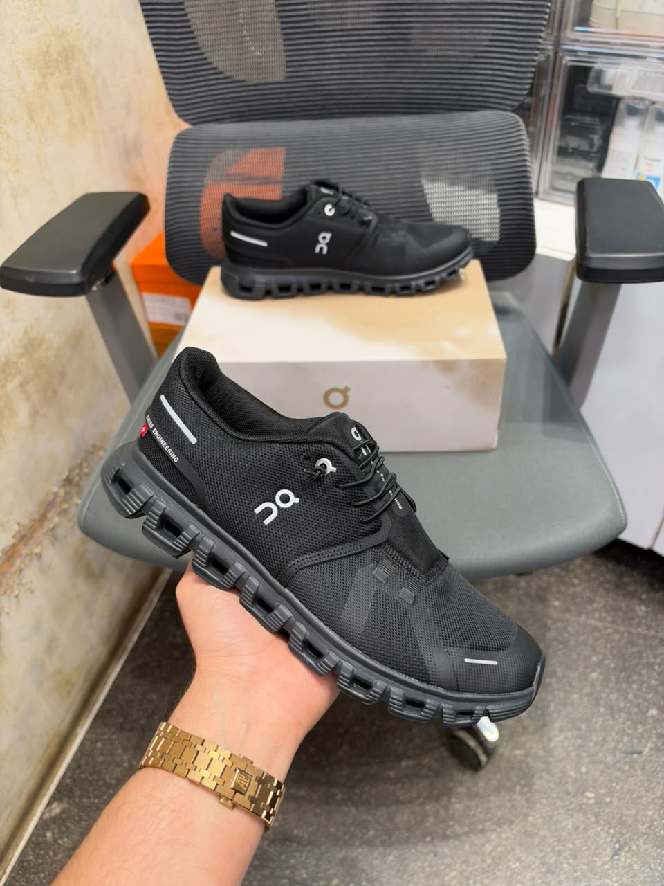 ON CLOUD 6 WATERPROOF RUNNING