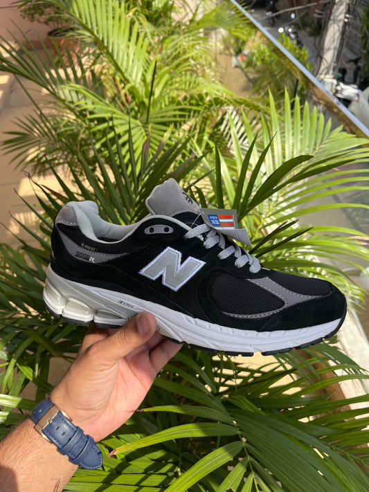 NEW BALANCE 2002R