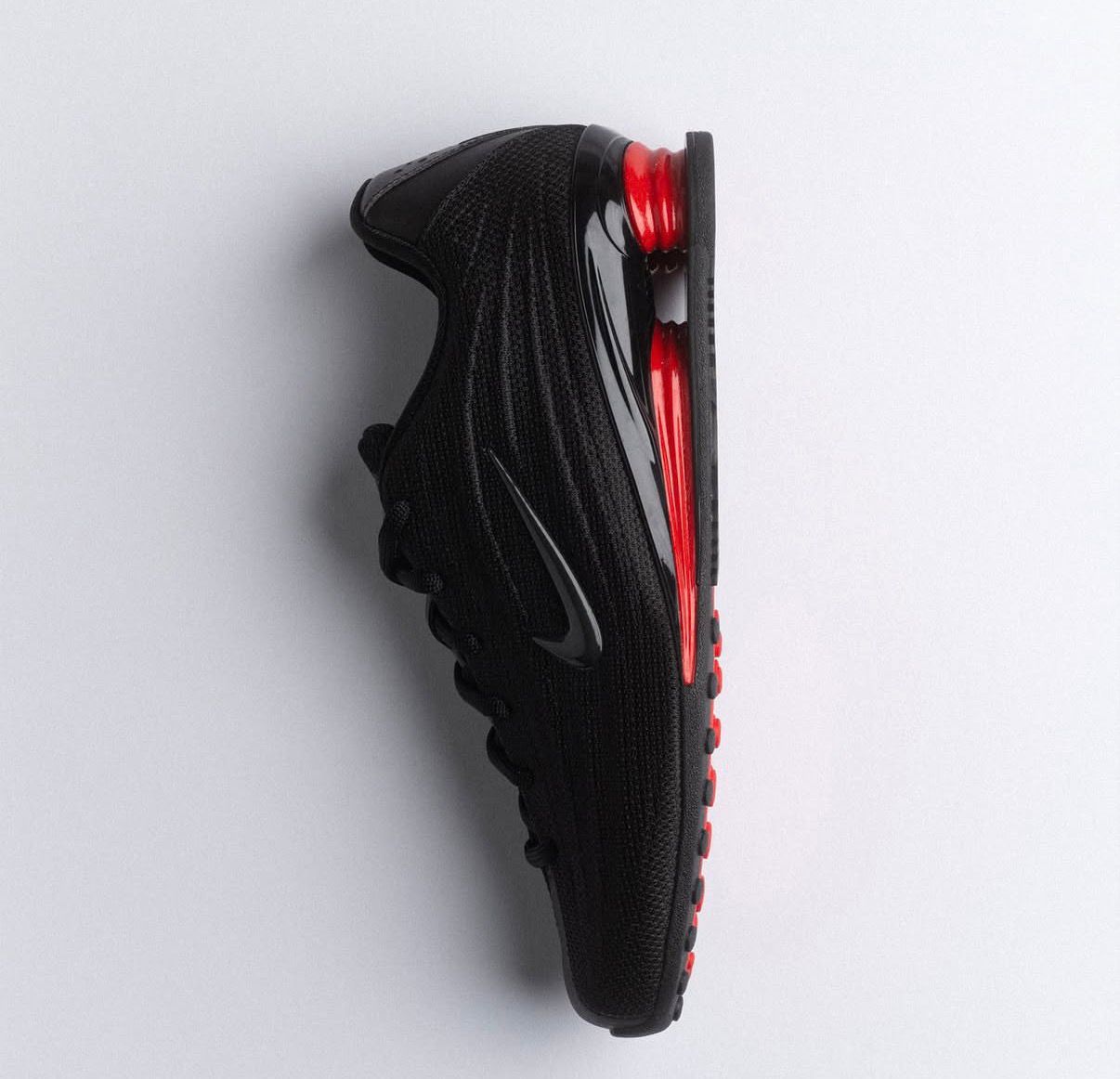 NIKE SHOX Z REIMAGINANES 2026