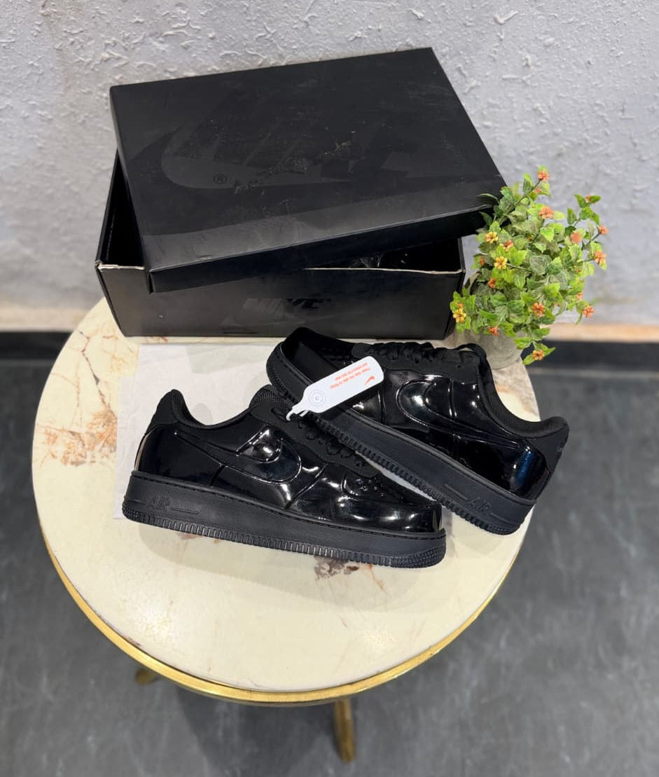 NIKE AIRFORCE ONE PATENT TRIPPLE BLACK 2026