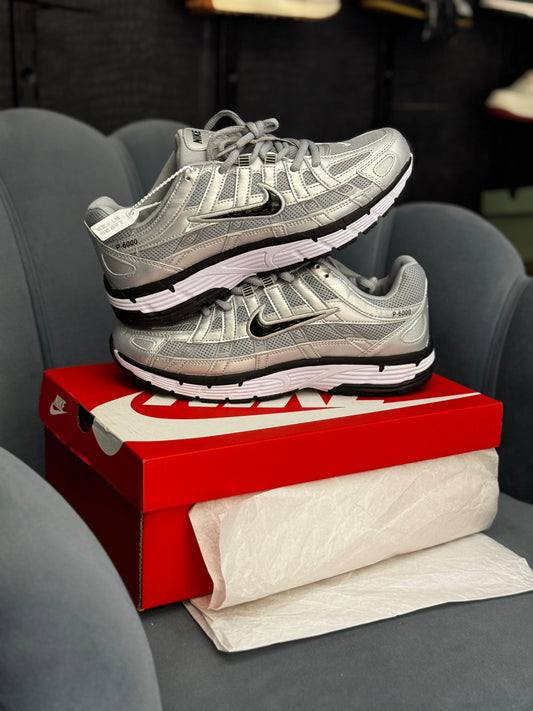 NIKE P 6000 TRAINER SILVER BLACK