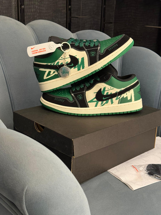 AIR JORDAN RETRO 1 X STUSSY GREEN 2026