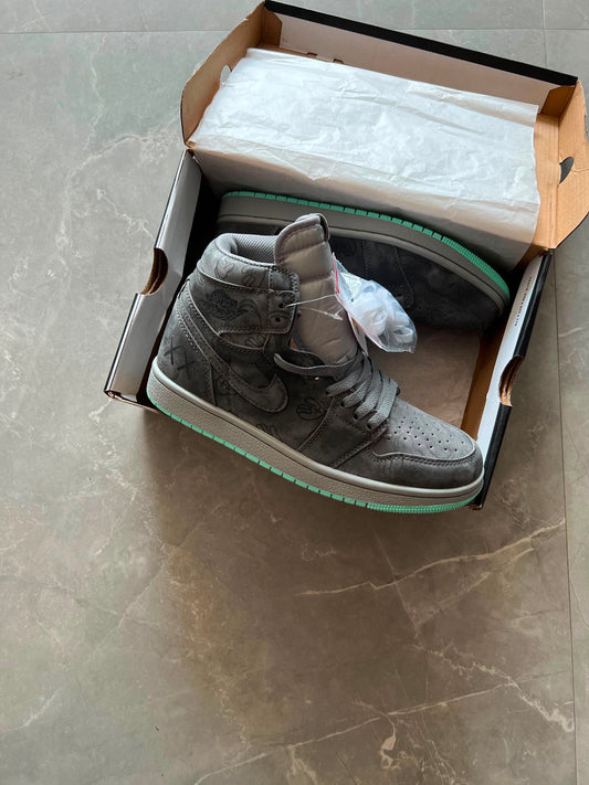 NIKE AIR JORDAN 1 KAWS
