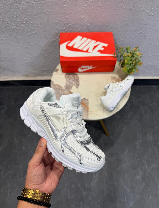 NIKE ZOOM VOMERO SILVER SWOOSH