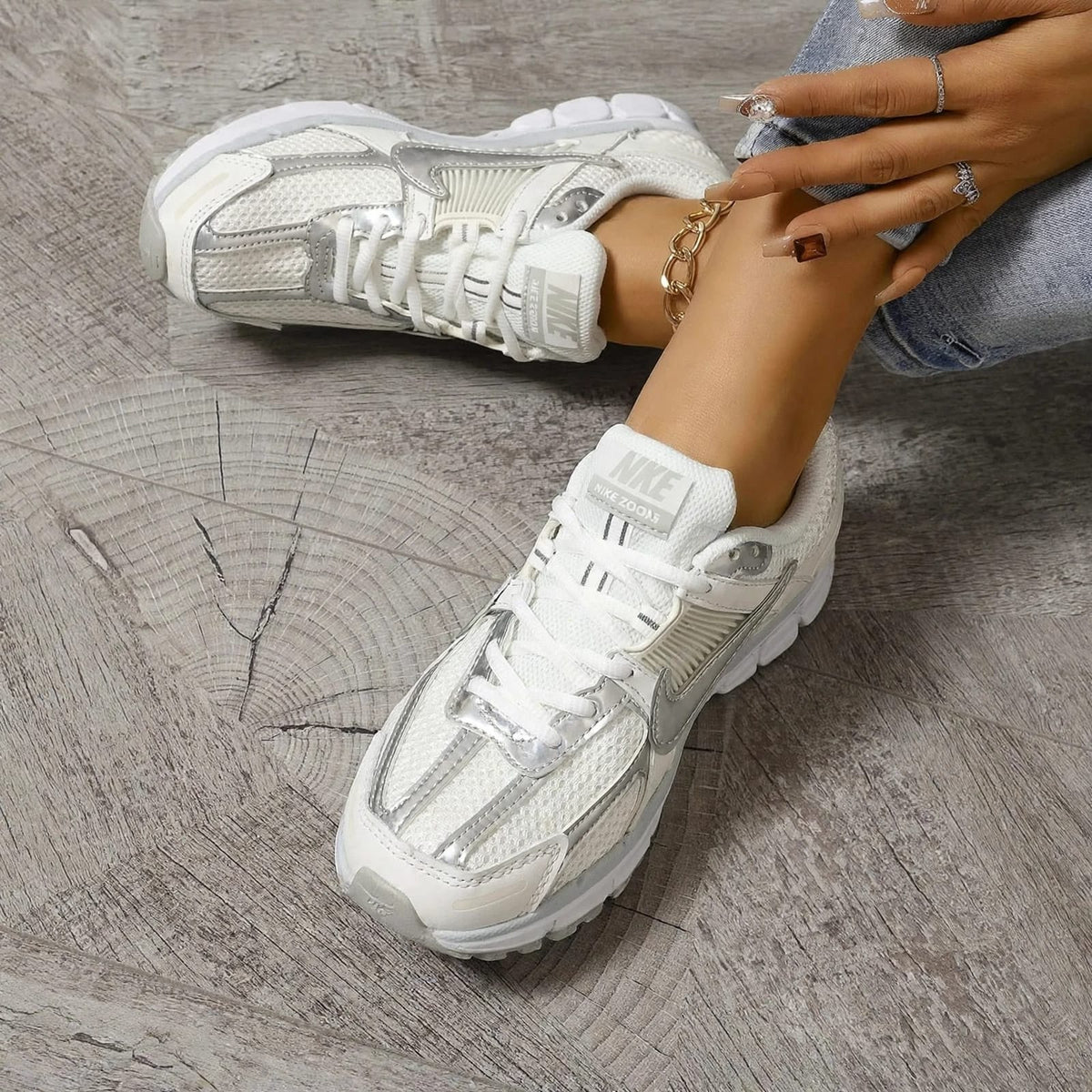 NIKE ZOOM VOMERO SILVER SWOOSH