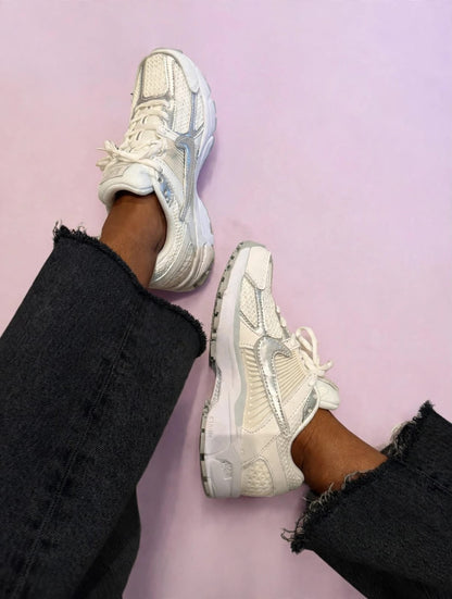 NIKE ZOOM VOMERO SILVER SWOOSH
