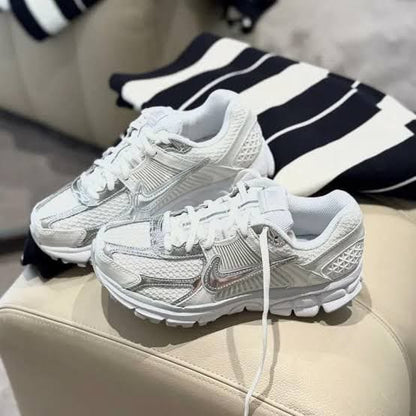 NIKE ZOOM VOMERO SILVER SWOOSH