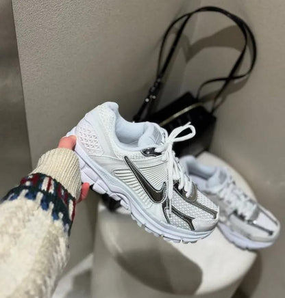NIKE ZOOM VOMERO SILVER SWOOSH