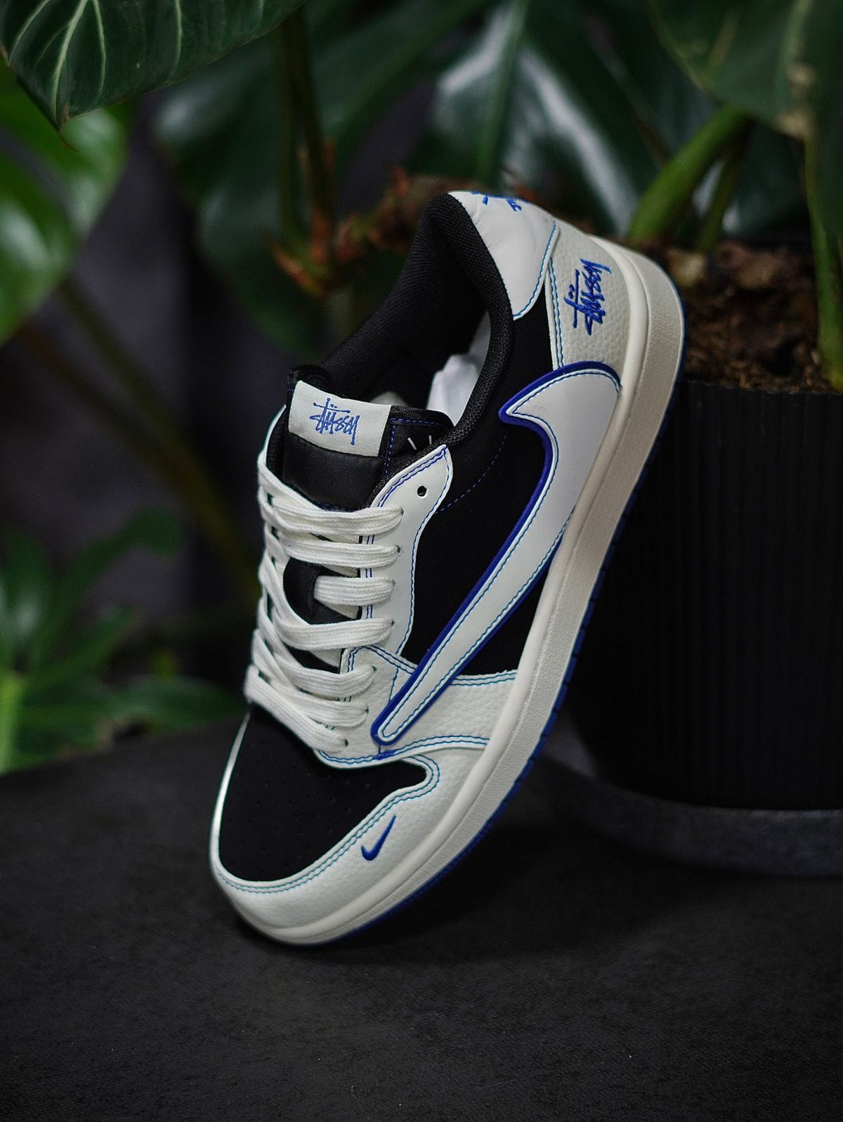 AIR JORDAN RETRO 1 LOW TRAVIS X STUSSY