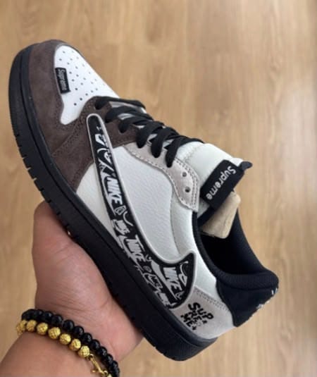 AIR JORDAN RETRO 1 LOW TRAVIS X SUPREME