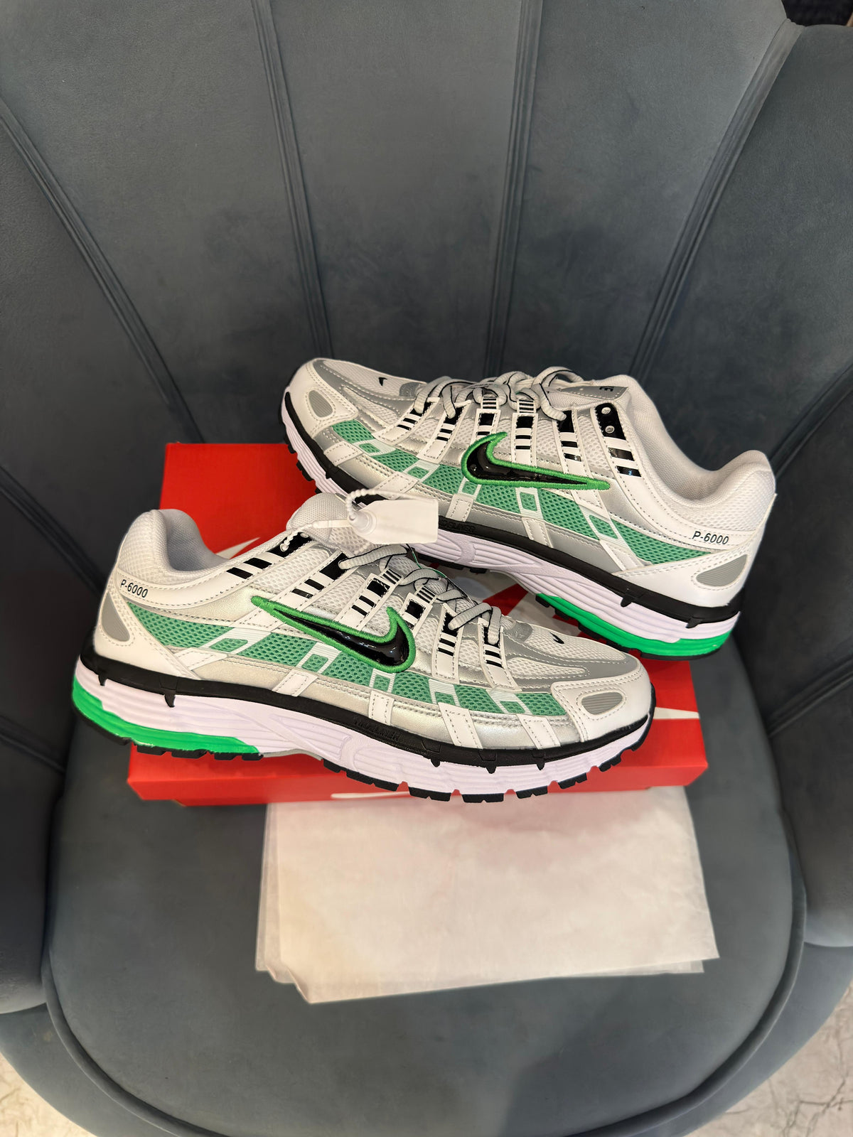 NIKE P6000 TRAINER METALLIC GREEN