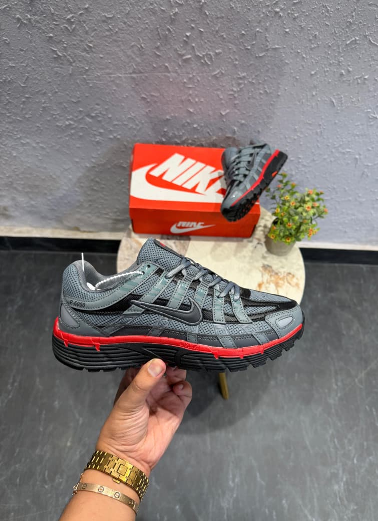 NIKE P6000 TRAINER GREY RED