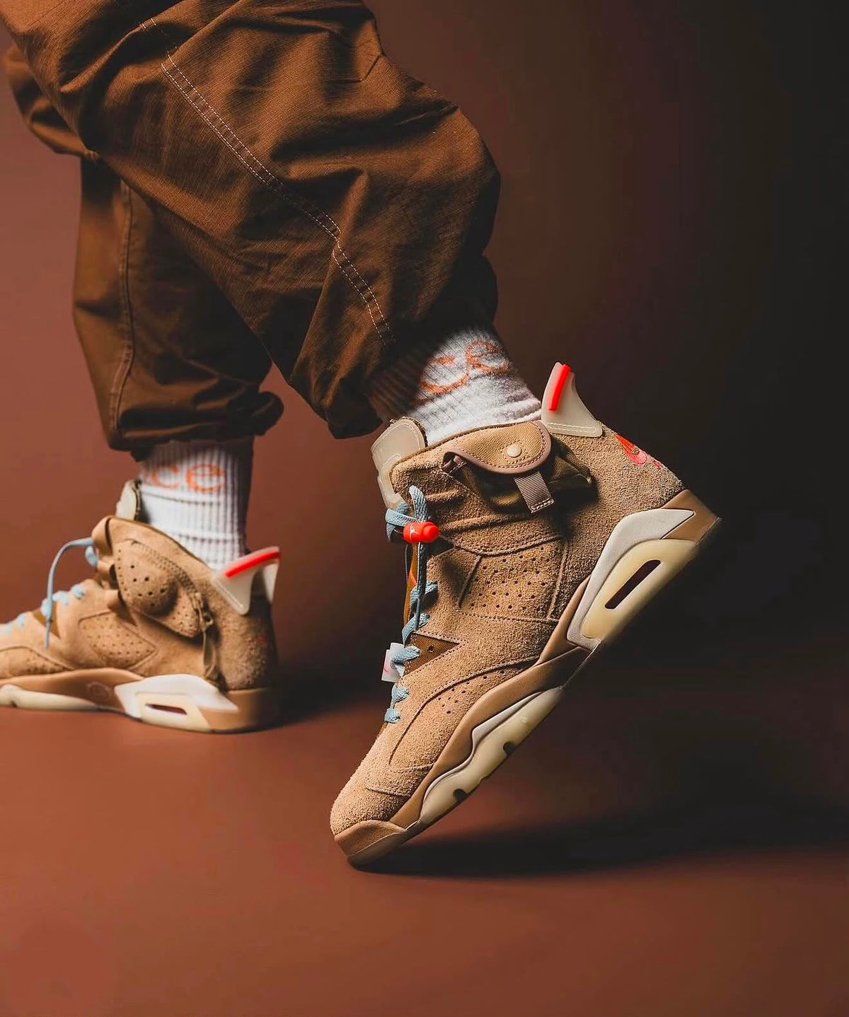 NIKE AIR JORDAN 6 RETRO TRAVIS SCOTT BRITISH  KHAKI