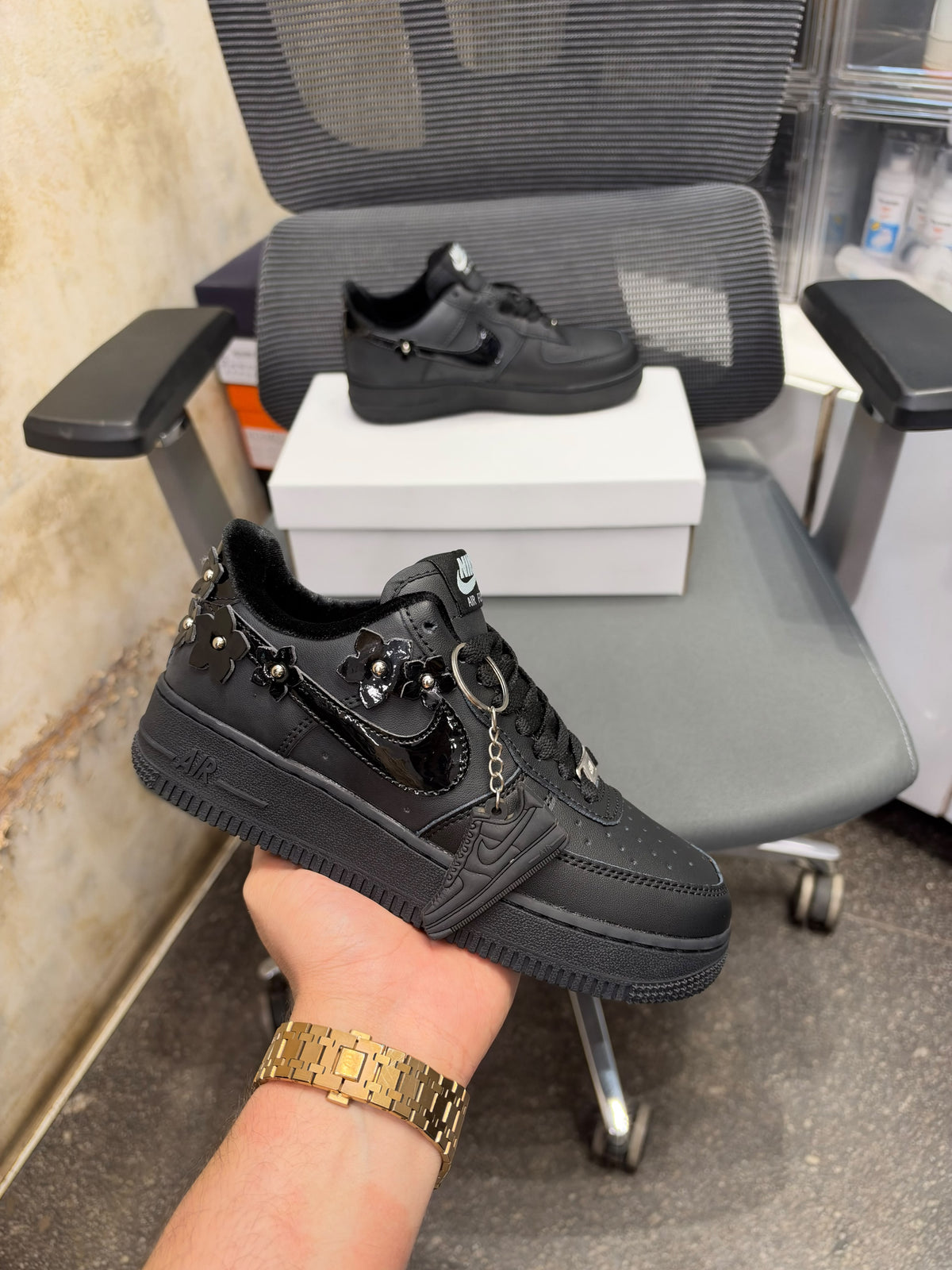 NIKE AIR FORCE 1 07 FLORETTE FLORAL SNEAKERS