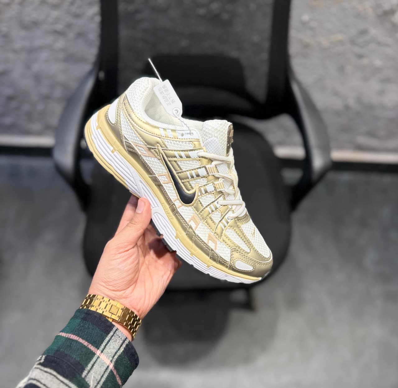 NIKE P6000 TRAINER METALLIC GOLD