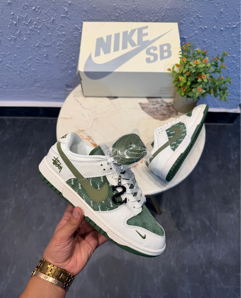 NIKE SB DUNK STUSSY S WHITE ARMY GREEN 2025