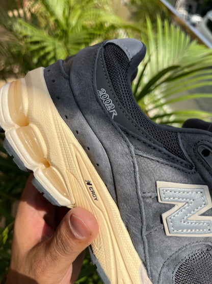 NEW BALANCE 2002R