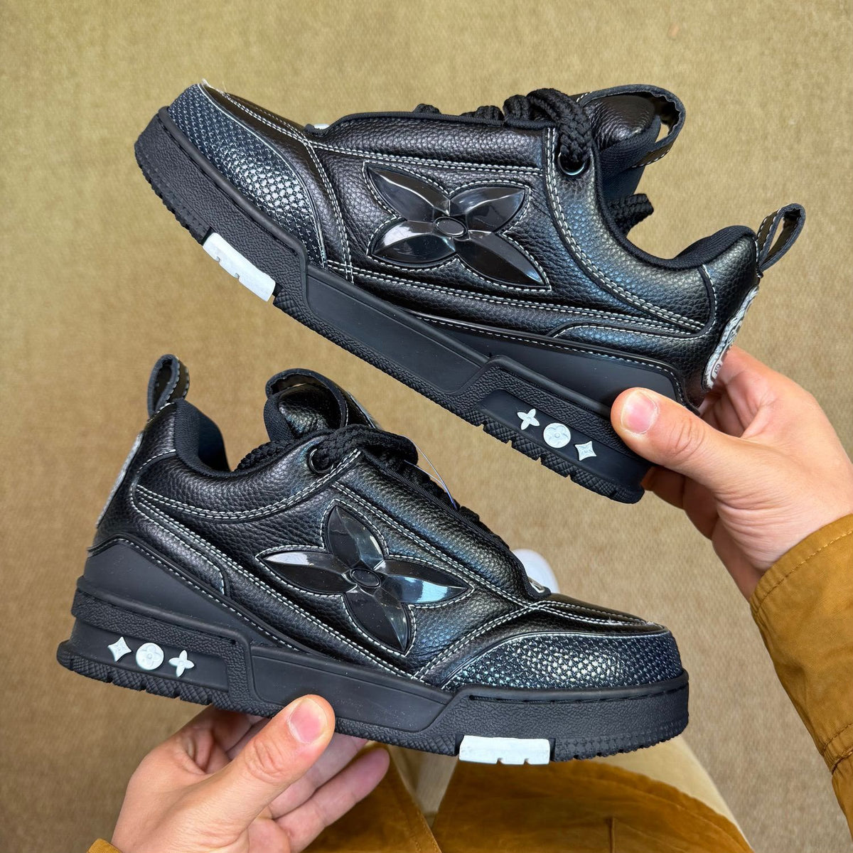 LOUIS VUITTON SKATE SNEAKERS OVERSIZED FLOWER BLACK