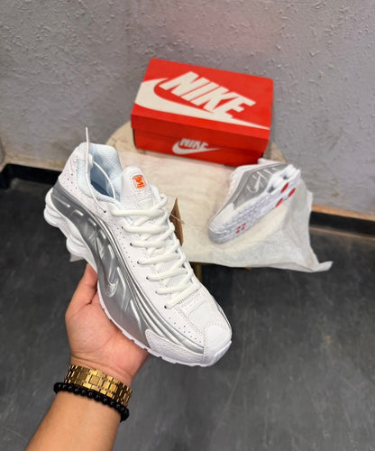 NIKE SHOX WHITE SILVER