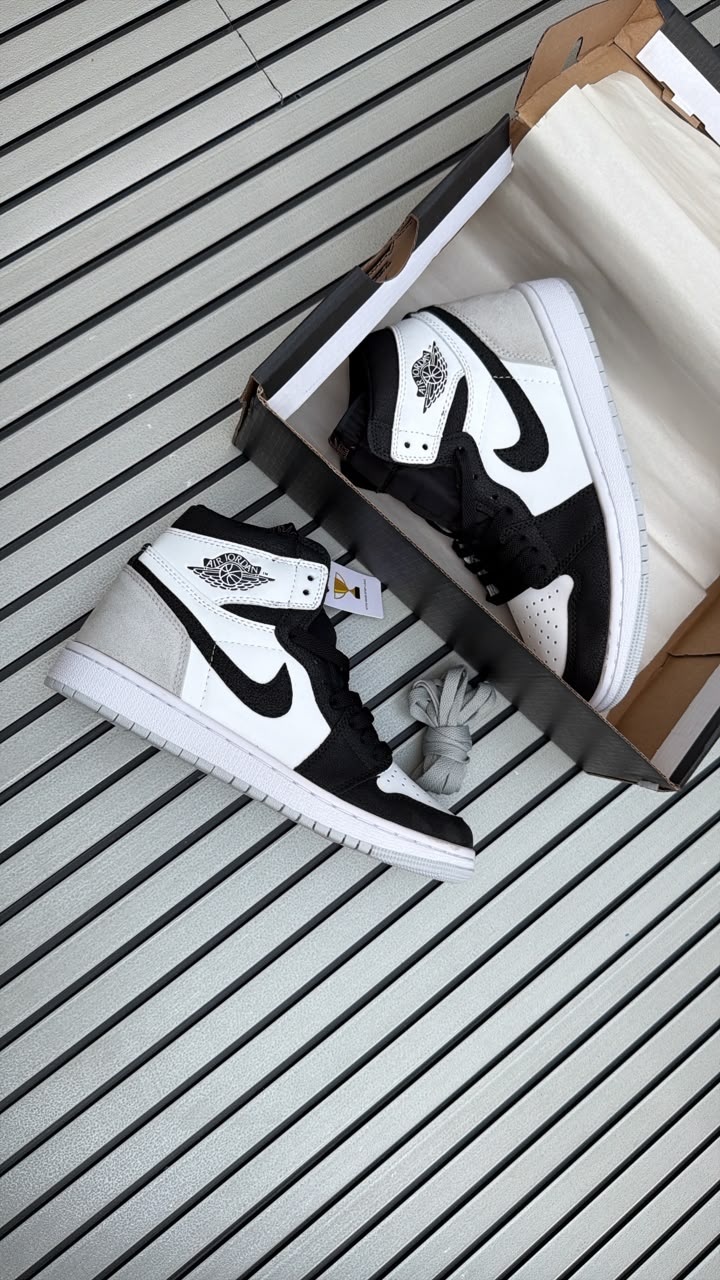 NIKE AIR JORDANS