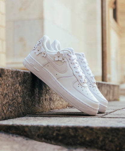 NIKE AIR FORCE 1 07 FLORETTE FLORAL SNEAKERS