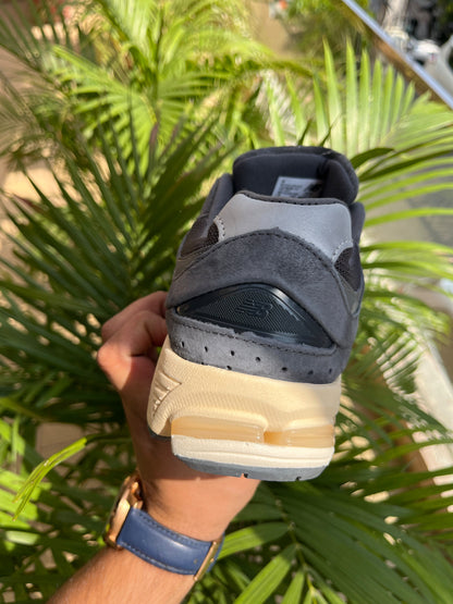 NEW BALANCE 2002R