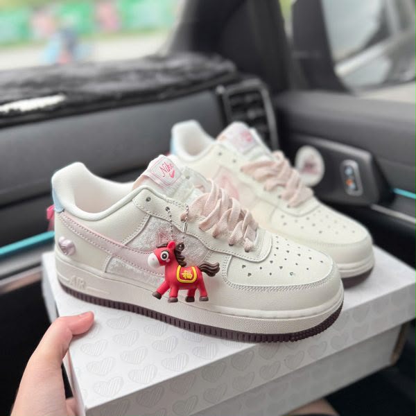 NIKE AIR FORCE 1 LOW VALENTINE DAY