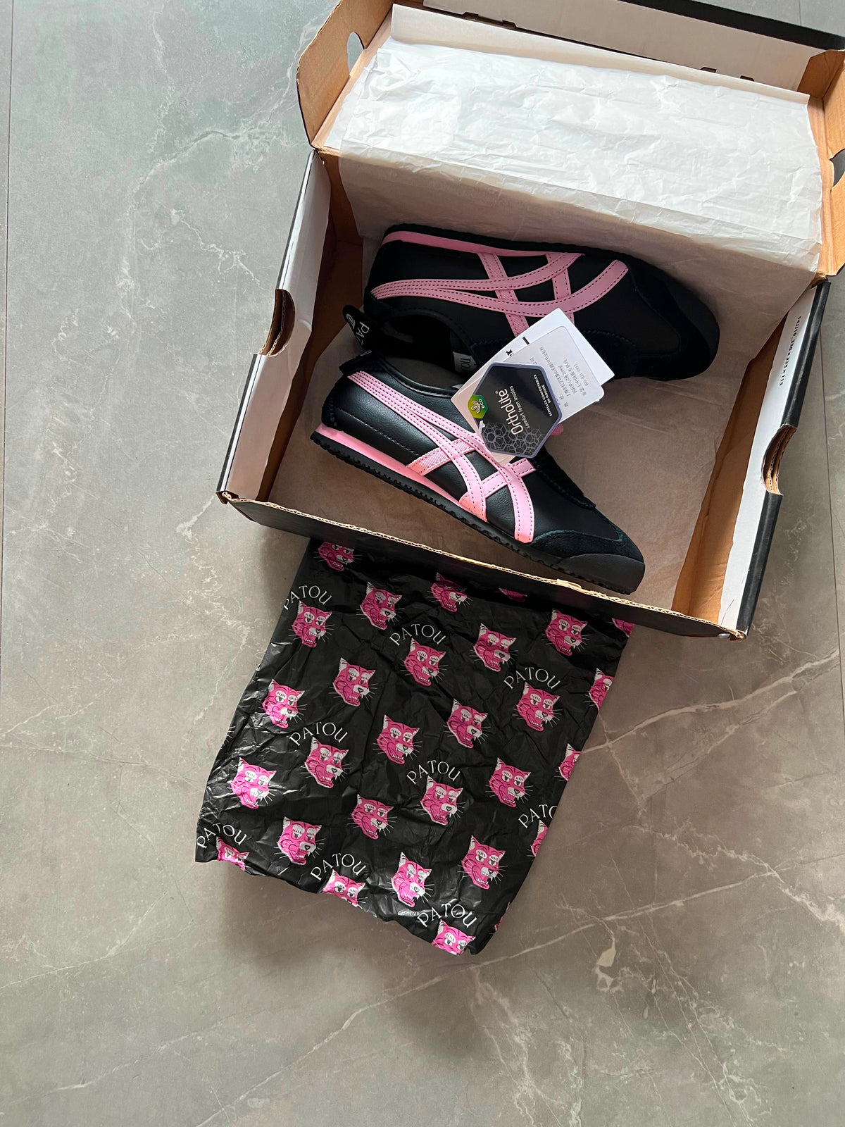 ONITSUKA TIGER