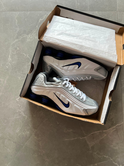 NIKE SHOX R4