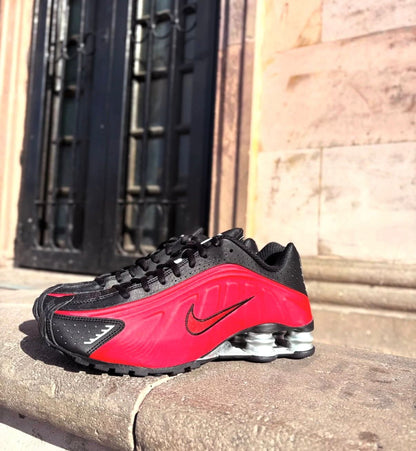 NIKE SHOX R4 UNIVERSITY RED BLACK