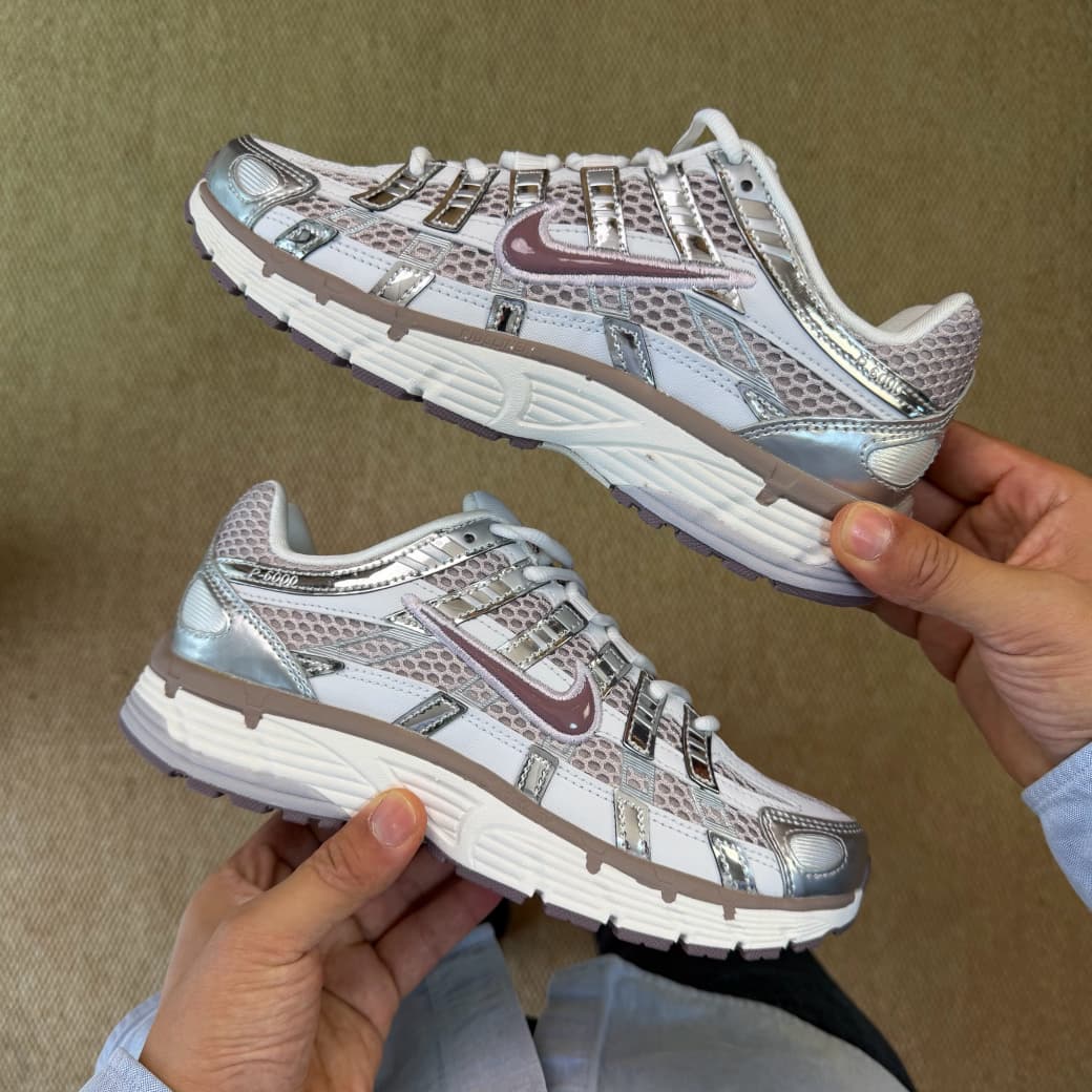 NIKE P6000 TRAINER METALLIC WINE SWOOSH
