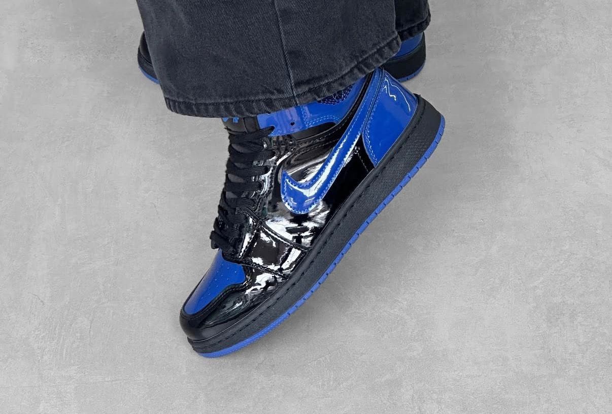 AIR JORDAN RETRO 1 PATENT BLUE BLACK