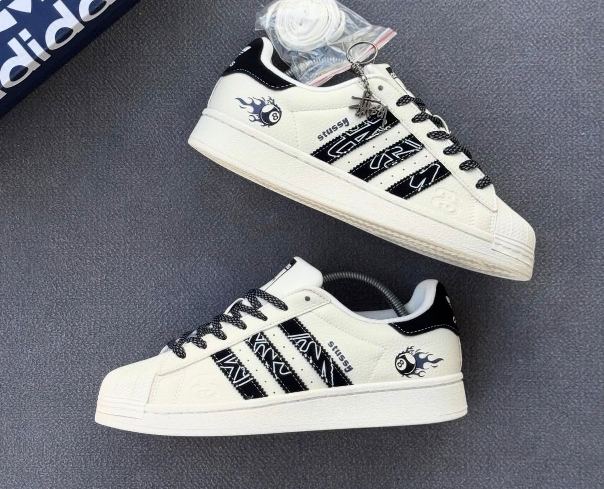 ADIDAS ORIGINALS SUPERSTAR X STUSSY BALL WITH KEYCHAIN