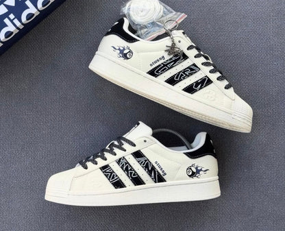 ADIDAS ORIGINALS SUPERSTAR X STUSSY BALL WITH KEYCHAIN
