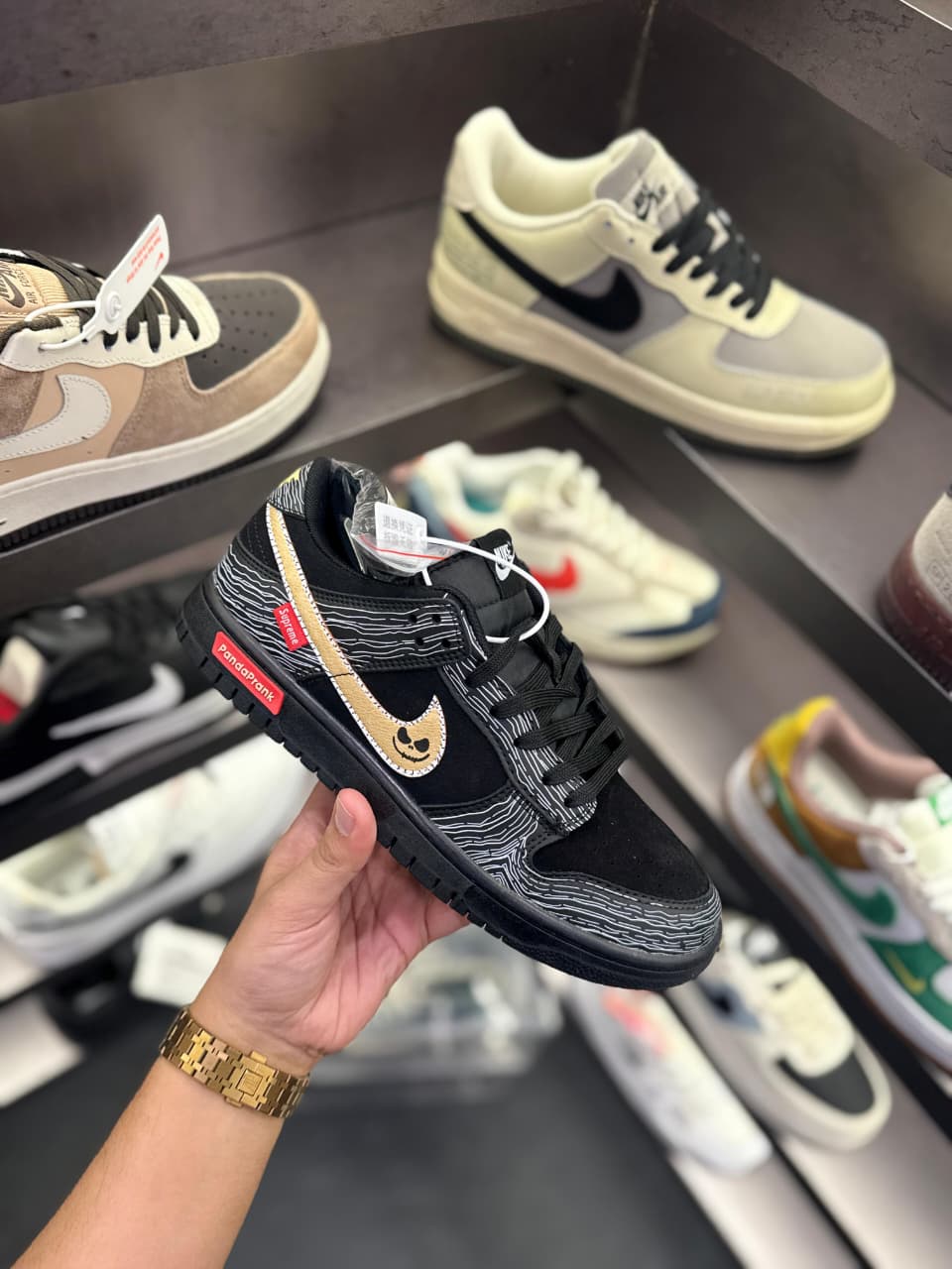 NIKE SB DUNK SUPREME ZEBRA 2025