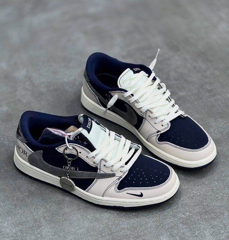 AIR JORDANS RETRO 1 LOW TRAVIS X DIOR