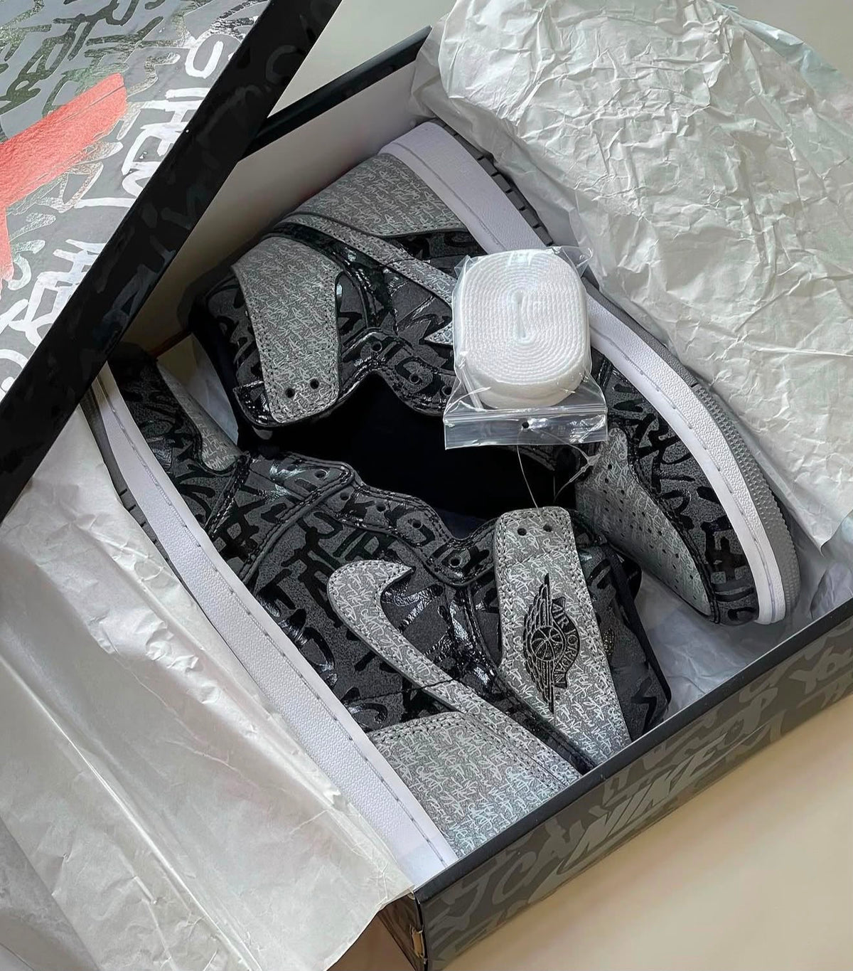 NIKE AIR JORDAN 1 HIGH OG REBELLIONAIRE