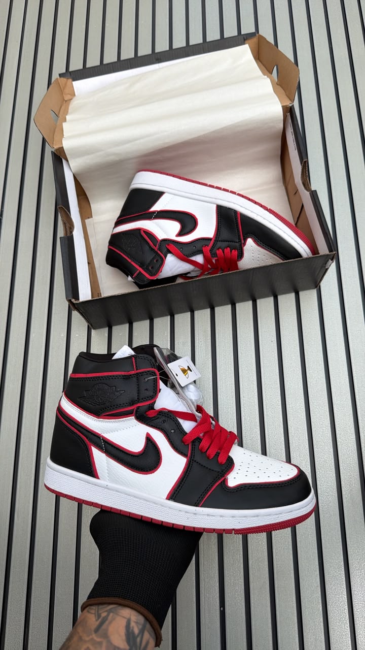 NIKE AIR JORDAN 1 RETRO HIGH OG BLOODLINE