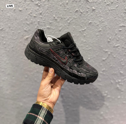 NIKE P6000 TRAINER BLACK MAROON