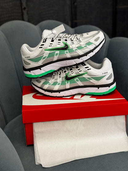 NIKE P6000 TRAINER METALLIC GREEN