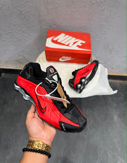NIKE SHOX R4 UNIVERSITY RED BLACK