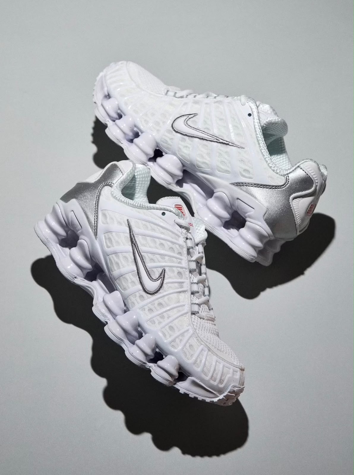 NIKE SHOX TLWHITE METALLIC SILVER